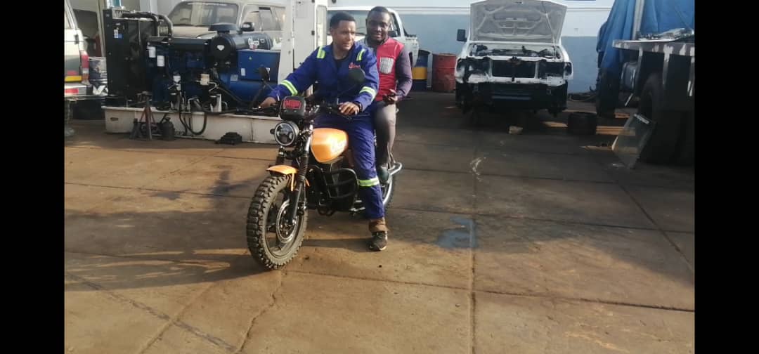 Une moto sans carburant, l’invention d’un jeune de Bunia