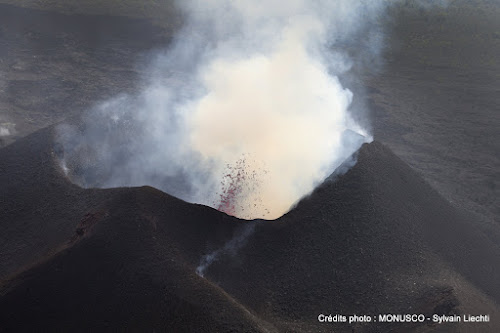 Le volcan Nyamulagira en éruption