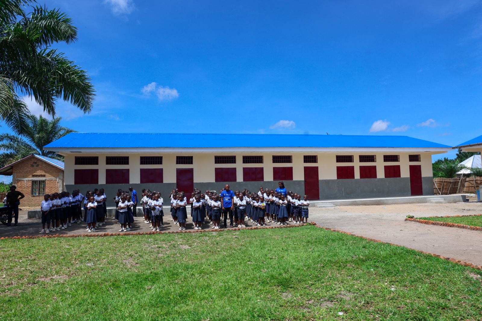 Sankuru: l’école primaire Sacré-Cœur de Lodja, premier ouvrage du PDL-145T du lot PNUD remis