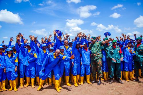 SN: à Lubumbashi, F. Tshisekedi dote les Bâtisseurs de deux locomotives et de plusieurs wagons pour évacuer les produits agricoles