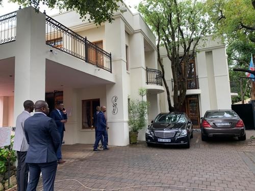 Pretoria: l’ambassade congolaise dénonce la circulation de faux visas d’entrée en RDC pour y renforcer l’insécurité