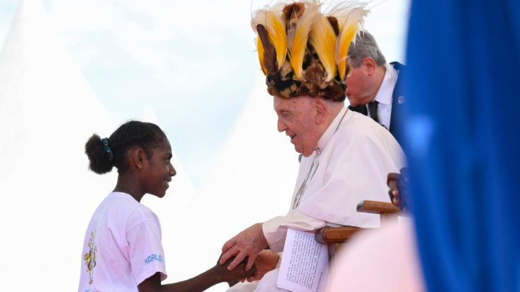 Le Pape appelle les fidèles de Vanimo à répandre l’amour pour guérir le monde