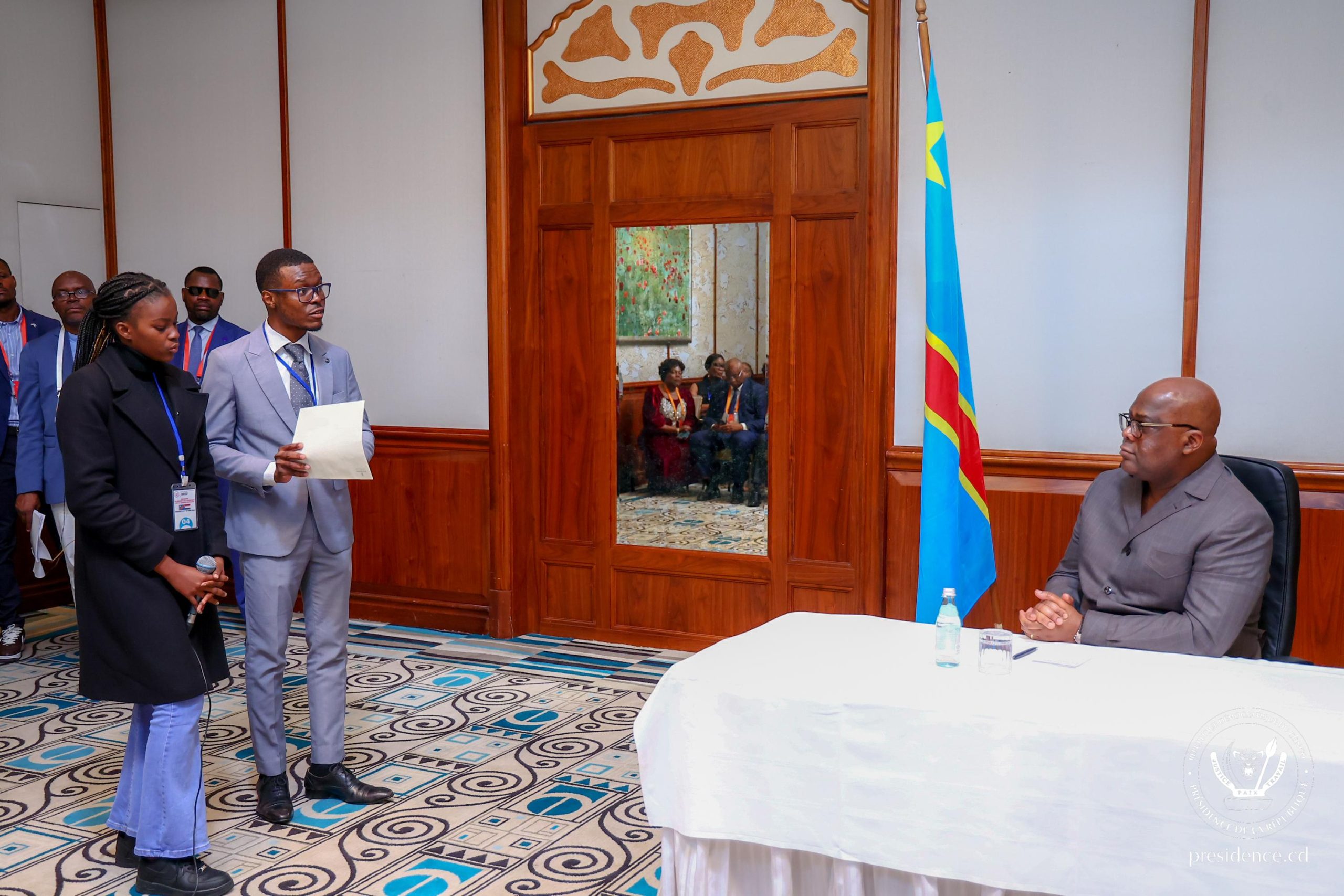 Félix Tshisekedi a achevé son séjour en Hongrie par une visite d’usine et une rencontre avec la diaspora congolaise