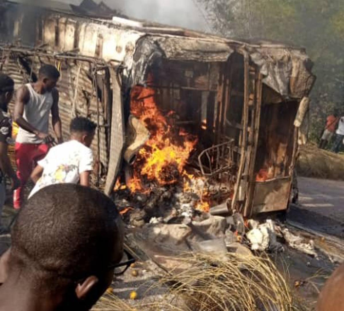 Tshikapa : 7 morts calcinés et 10 blessés graves dans un accident de route