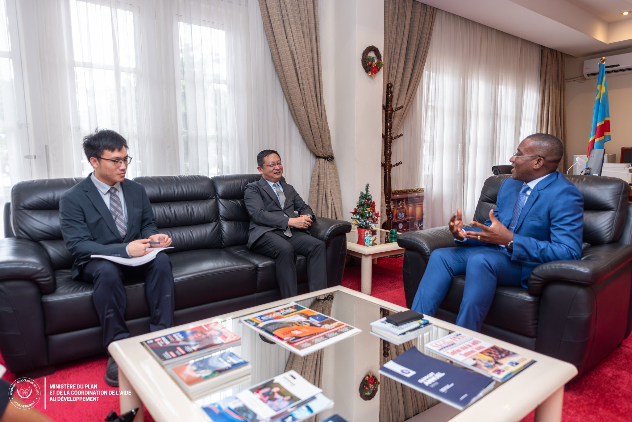 RDC-Chine: G. Nyembo parle des atouts économiques congolais à l’ambassadeur chinois