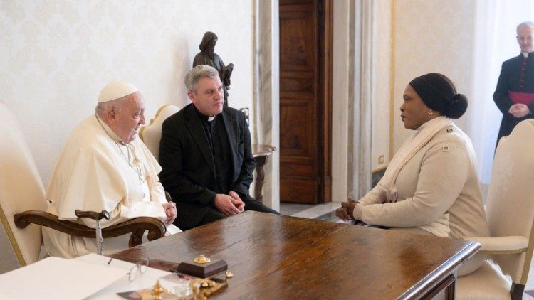 Vatican: Fifi Masuka, gouverneure du Lualaba, chez le Pape François